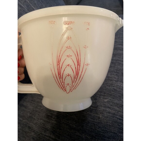 Vintage Tupperware Mix and Store 8 Cups 2 Qt Measuring Bowl Pitcher w/Lid - Picture 4 of 7